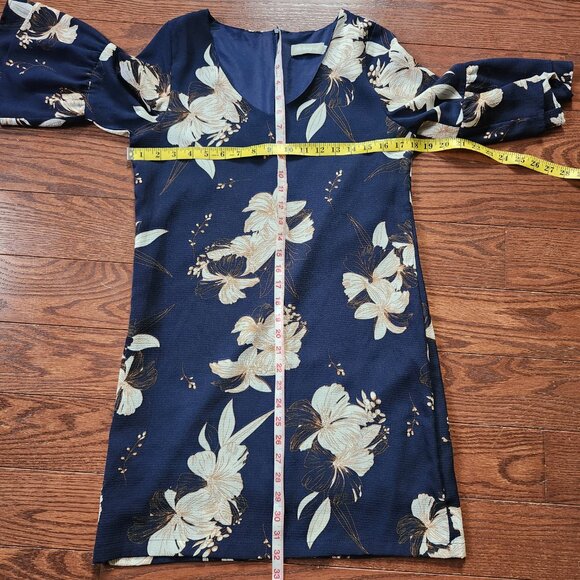 BELONGSCI Women XS V-Neck 3/4 Bell Sleeve White Floral Shift Mini /Midi Dress - Picture 5 of 7